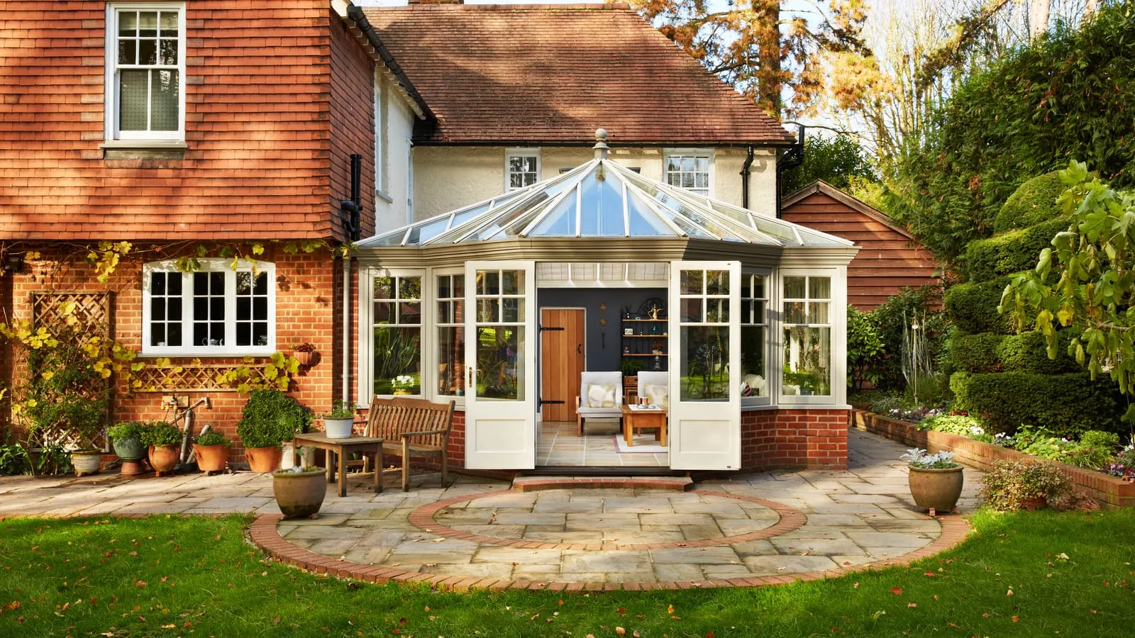 Exklusive Terrassenueberdachung kombiniert mit Wintergarten Aluminium